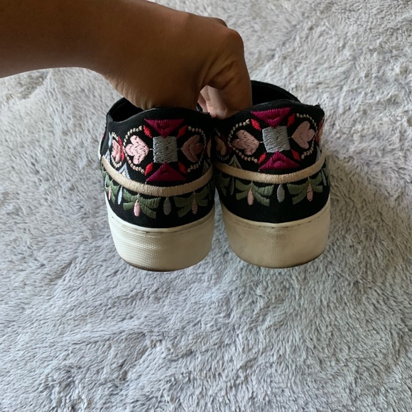 Johnny Was Vinny Floral Embroidered Loafer Sneaker - Picture 2 of 4